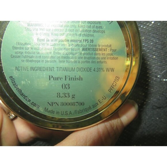 Elizabeth Arden Serum & cosmetic gift set in Cosmetic Bag with charm zipper pull - Picture 9 of 14